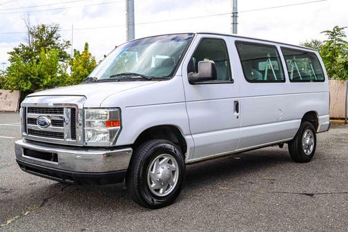 2013 Ford E350 Super Duty XLT