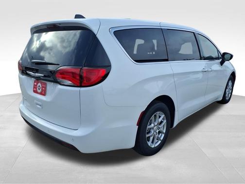 2026 Chrysler Voyager LX