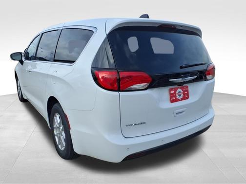 2026 Chrysler Voyager LX