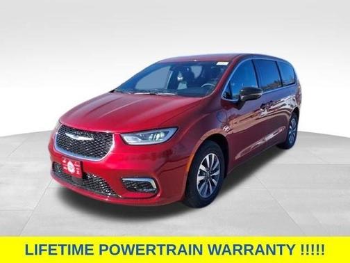 2025 Chrysler Pacifica Hybrid Select