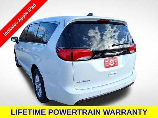 2026 Chrysler Voyager LX