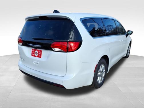 2026 Chrysler Voyager LX