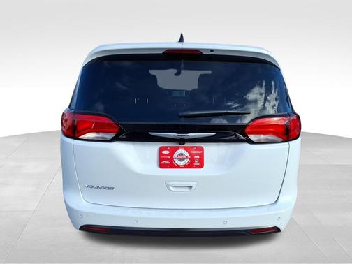 2026 Chrysler Voyager LX