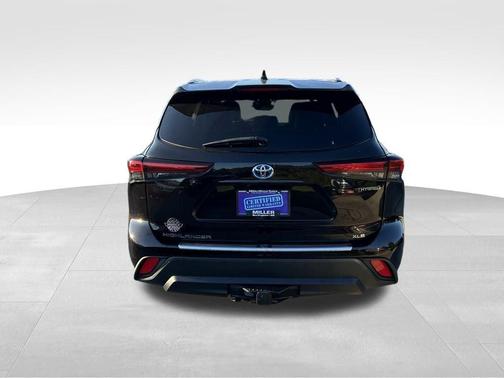 2022 Toyota Highlander Hybrid Bronze Edition