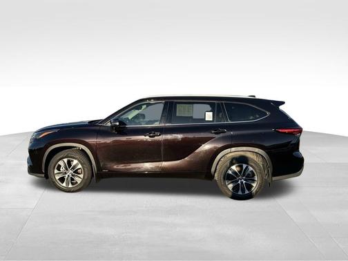 2022 Toyota Highlander Hybrid Bronze Edition