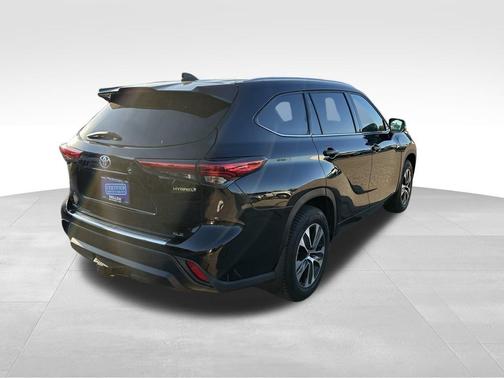 2022 Toyota Highlander Hybrid Bronze Edition