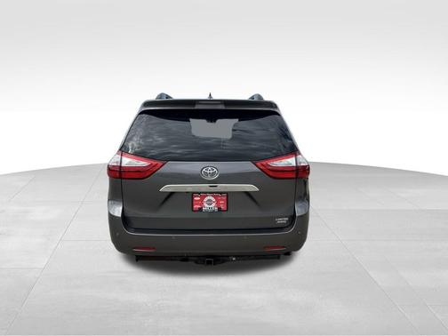 2017 Toyota Sienna XLE Premium