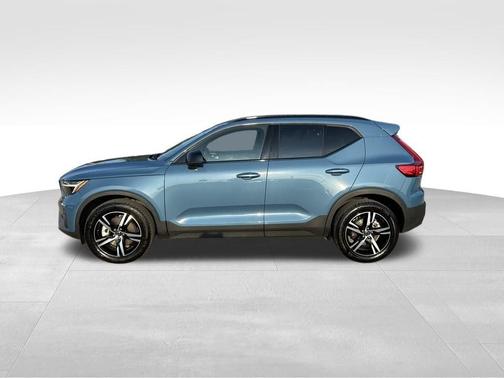 2024 Volvo XC40 B5 Core