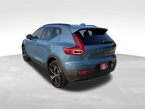 2024 Volvo XC40 B5 Core