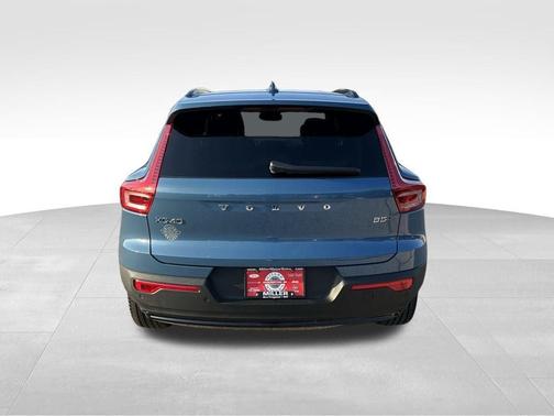 2024 Volvo XC40 B5 Core