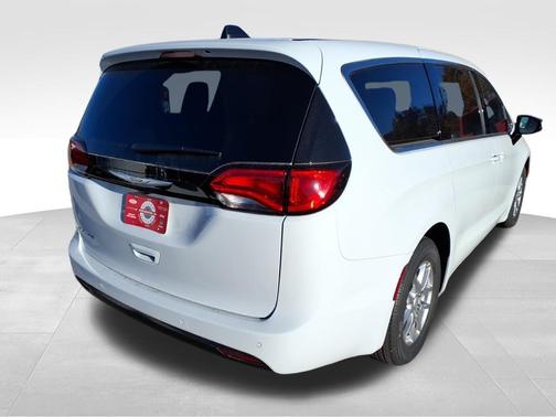 2026 Chrysler Voyager LX