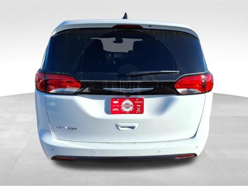 2026 Chrysler Voyager LX