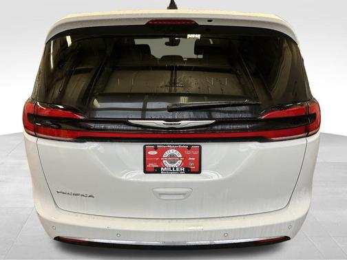 2024 Chrysler Pacifica Touring-L