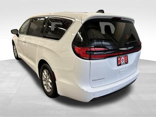2024 Chrysler Pacifica Touring-L