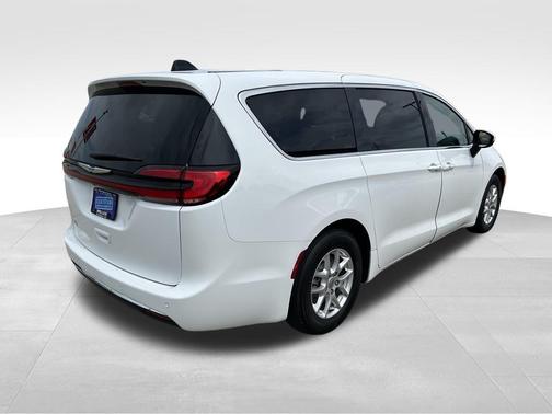 2023 Chrysler Pacifica Touring-L