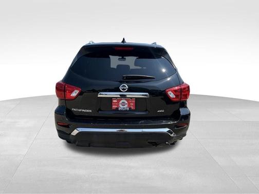 2019 Nissan Pathfinder SV