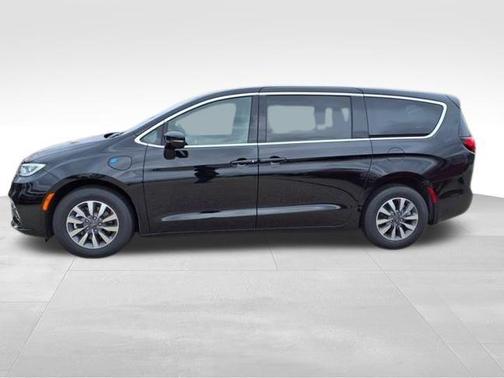 2025 Chrysler Pacifica Hybrid Select