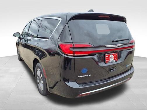 2025 Chrysler Pacifica Hybrid Select