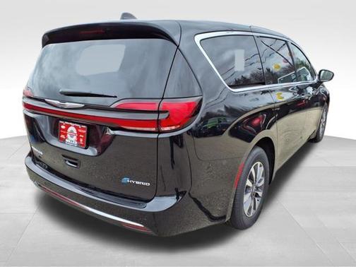 2025 Chrysler Pacifica Hybrid Select