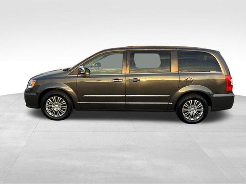 2015 Chrysler Town & Country Touring-L