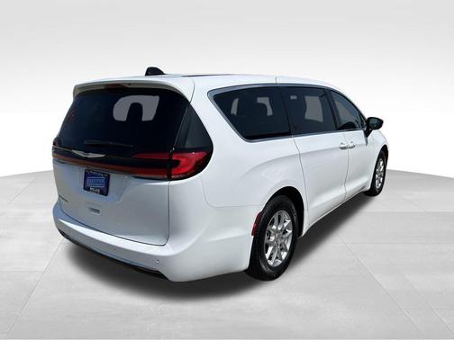 2024 Chrysler Pacifica Touring-L