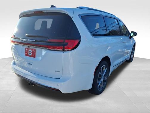 2026 Chrysler Pacifica Pinnacle