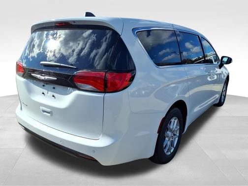 2026 Chrysler Voyager LX