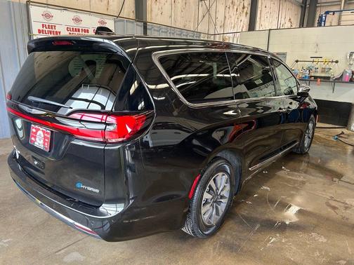 2023 Chrysler Pacifica Hybrid Limited