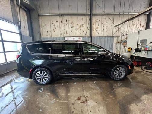 2023 Chrysler Pacifica Hybrid Limited