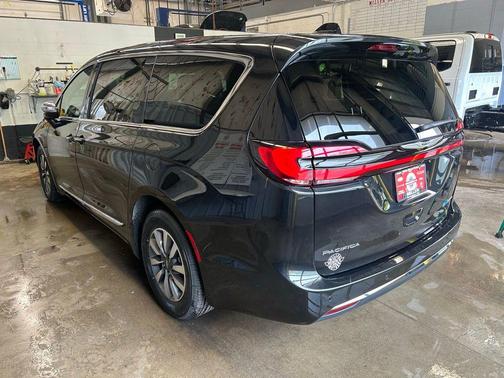 2023 Chrysler Pacifica Hybrid Limited