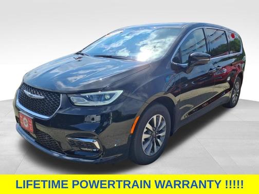 2025 Chrysler Pacifica Hybrid Select