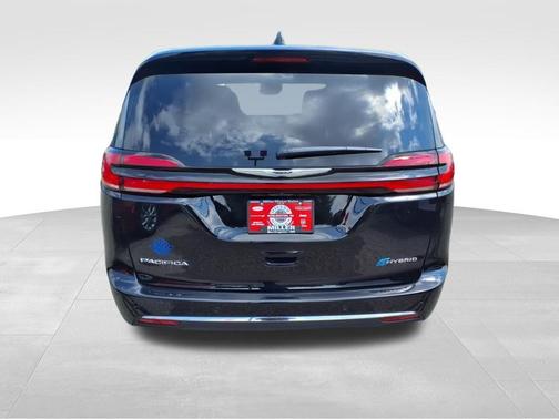 2025 Chrysler Pacifica Hybrid Select