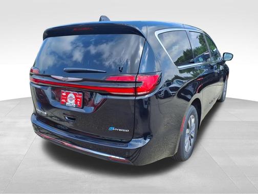 2025 Chrysler Pacifica Hybrid Select
