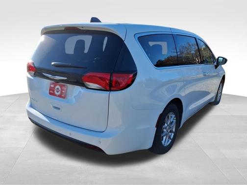 2026 Chrysler Voyager LX