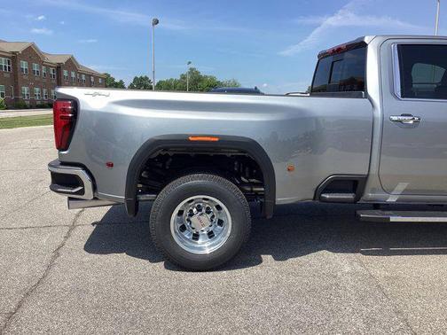 2025 GMC Sierra 3500 SLT