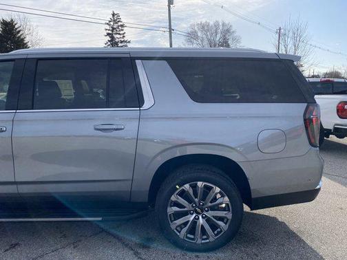 2025 Chevrolet Suburban 4WD High Country