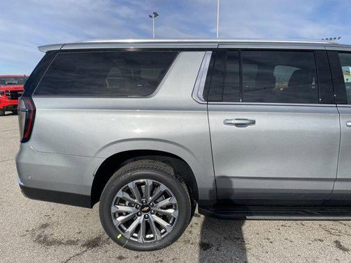 2025 Chevrolet Suburban 4WD High Country