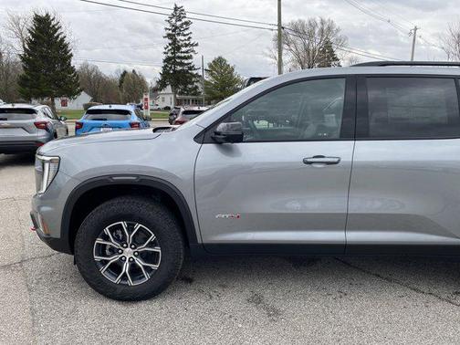 2025 GMC Acadia AWD AT4