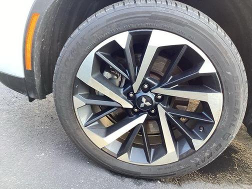 2022 Mitsubishi Outlander ES