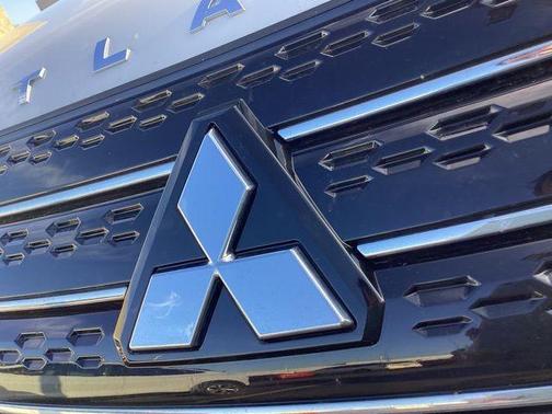 2022 Mitsubishi Outlander ES