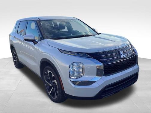 2022 Mitsubishi Outlander ES
