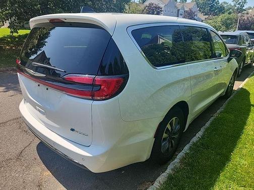 2024 Chrysler Pacifica Hybrid Select