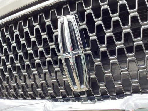 Pearl Metallic 2019 Lincoln MKZ Reserve I