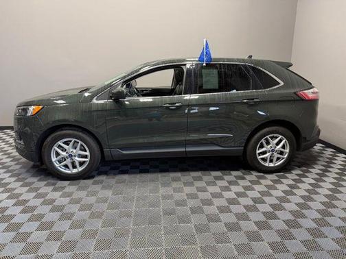 Green Metallic 2022 Ford Edge SEL