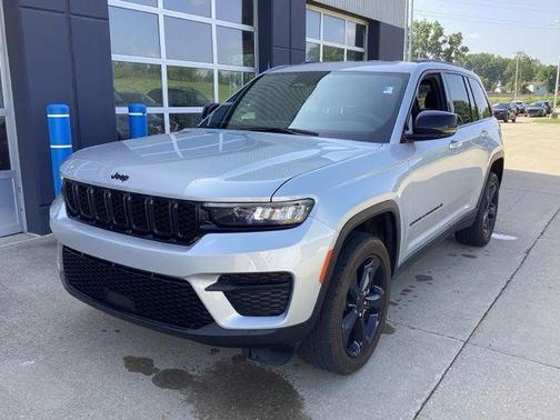 Silver 2024 Jeep Grand Cherokee Laredo