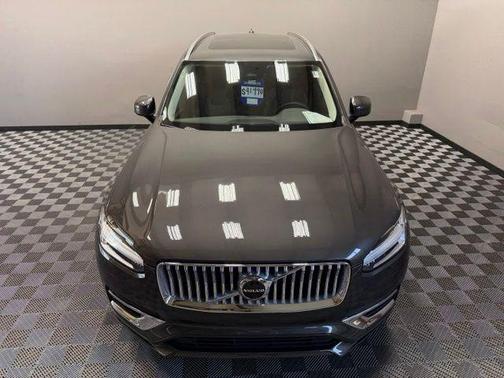Platinum Gray Metallic 2023 Volvo XC90 B6 Plus 7-Seater