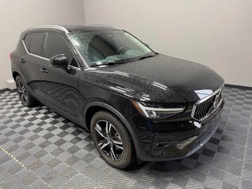2023 Volvo XC40 B5 Plus Bright Theme