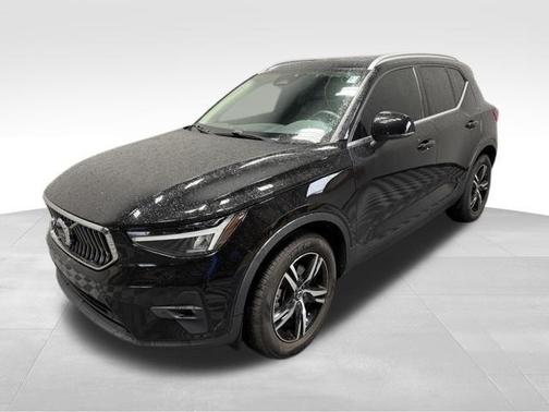 2023 Volvo XC40 B5 Plus Bright Theme