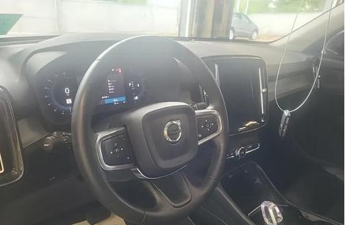 2023 Volvo XC40 B5 Plus Bright Theme