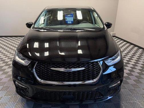 2024 Chrysler Pacifica Touring-L